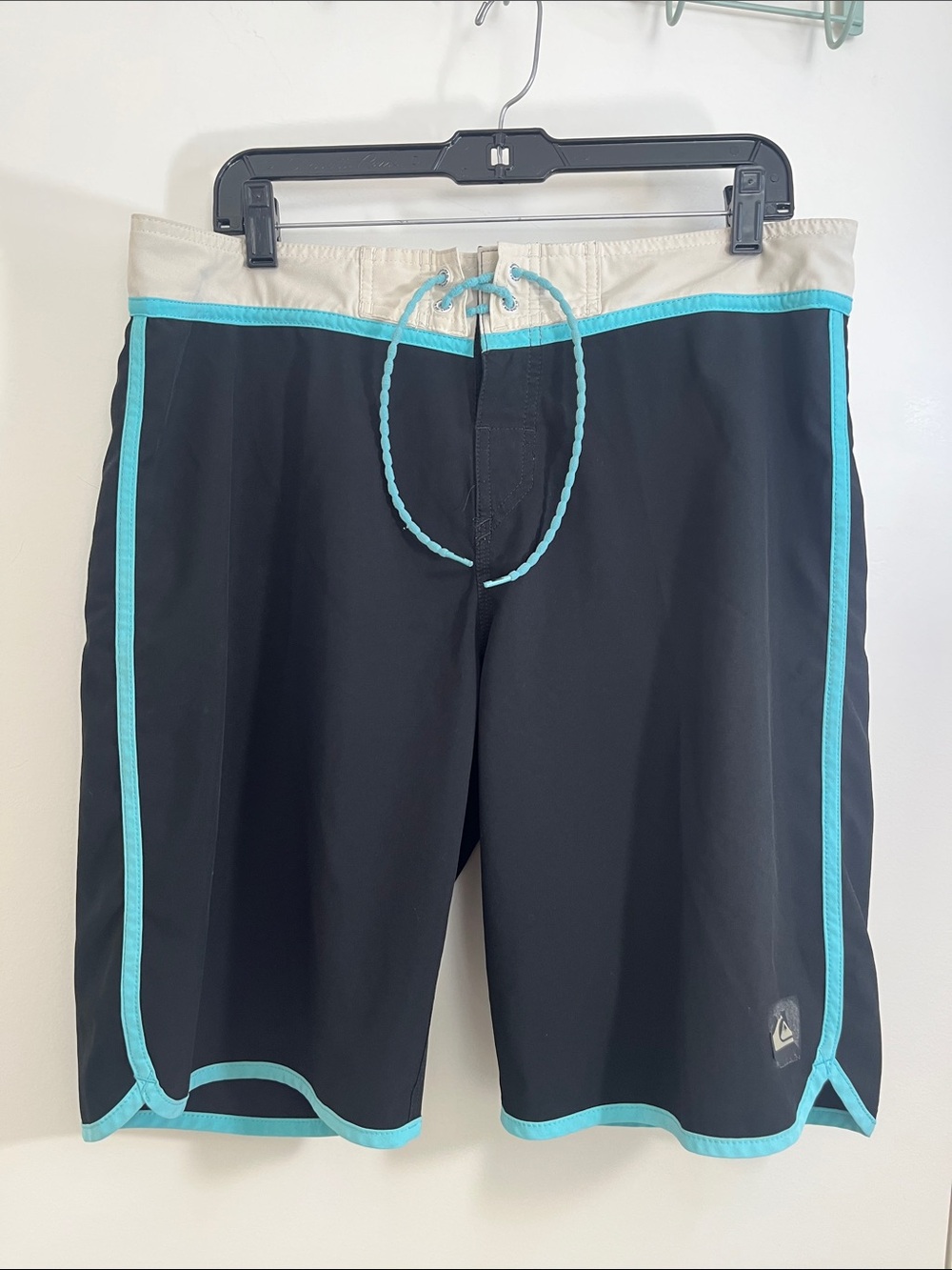 Quiksilver Black & Aqua Board Shorts with Cream Waistband Sz 34 Drawstring Swim